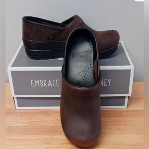 Dansko Professional Clog Antique Brown Size 37